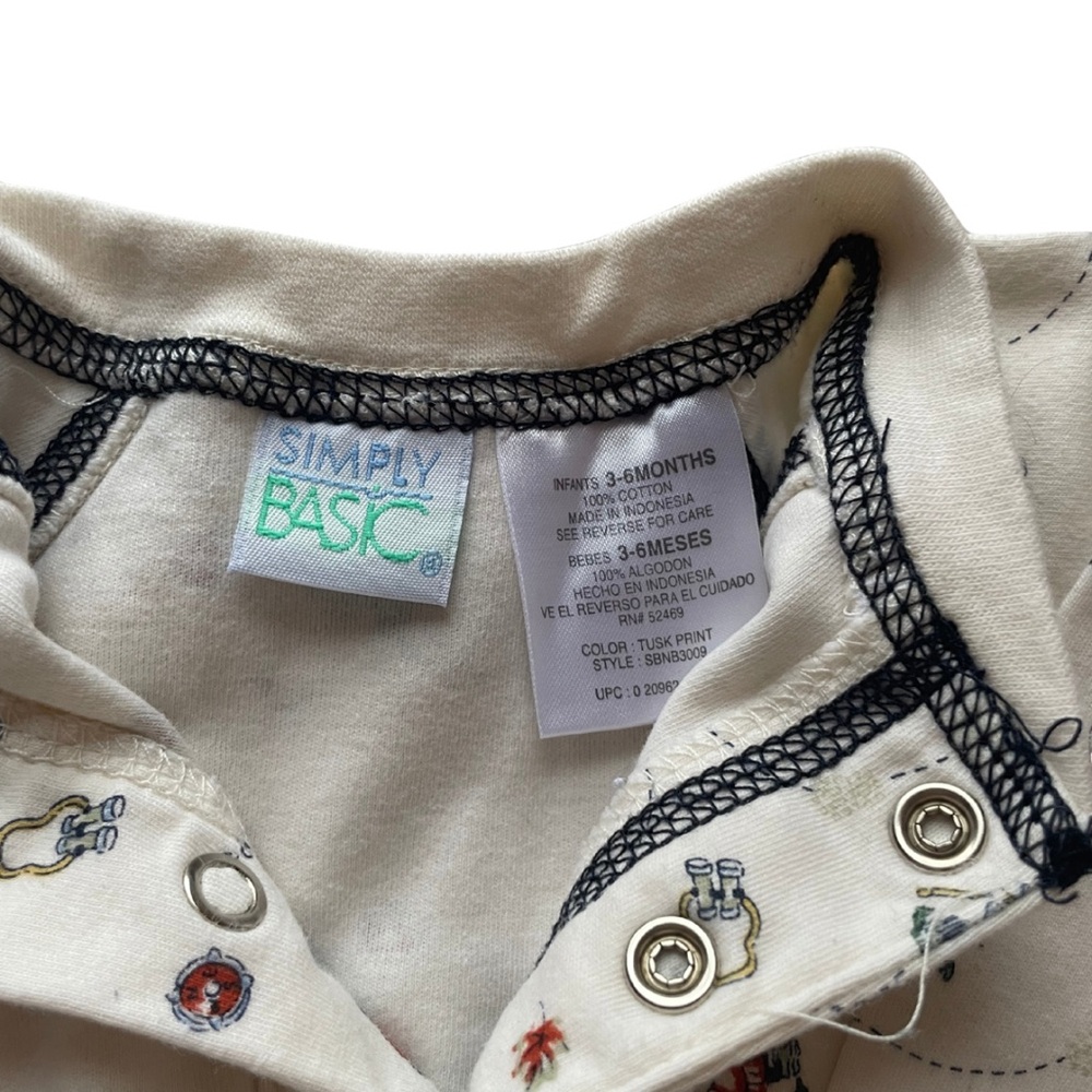Simply basic bear button onesie - Picture 2 of 2